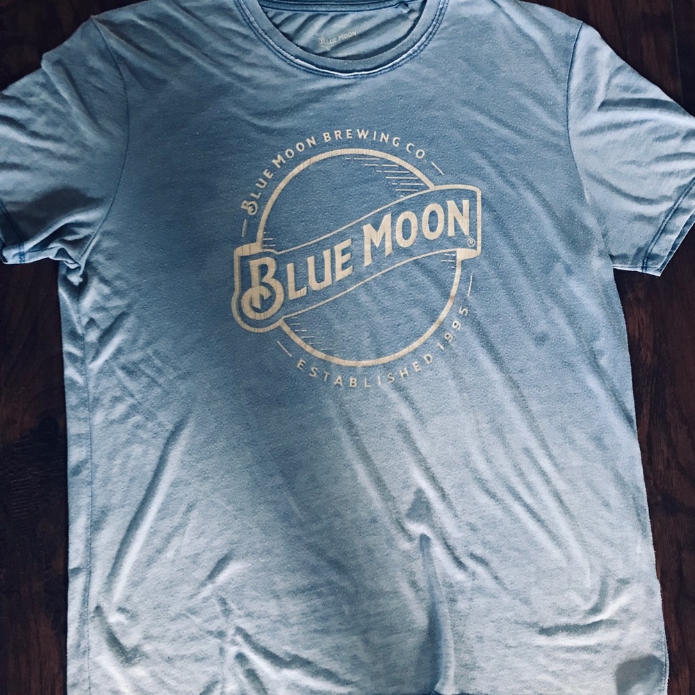 Men’s Blue Moon Beer Tee.